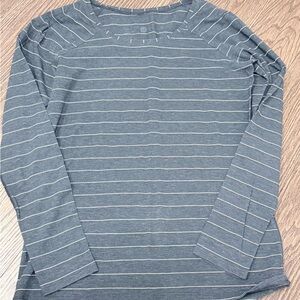 🍋Lululemon long sleeved grey / white stripes size 6